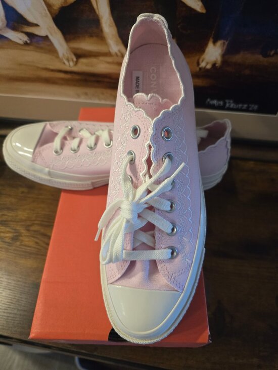 Converse Shoes - Converse Chuck 70 Embroidered Sugar Berry A13542C Low Top Women's Size 10 US NEW